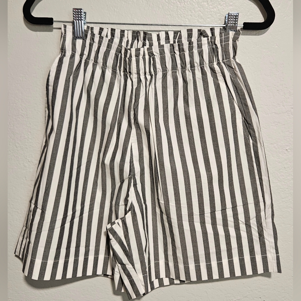 Sanctuary Striped Gray Women's Shorts - Picture 3 of 9